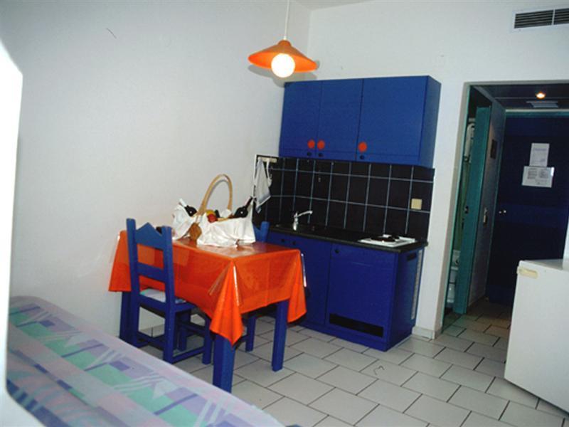 Flisvos Beach (Adults Only) Apartment Ретимно Екстериор снимка